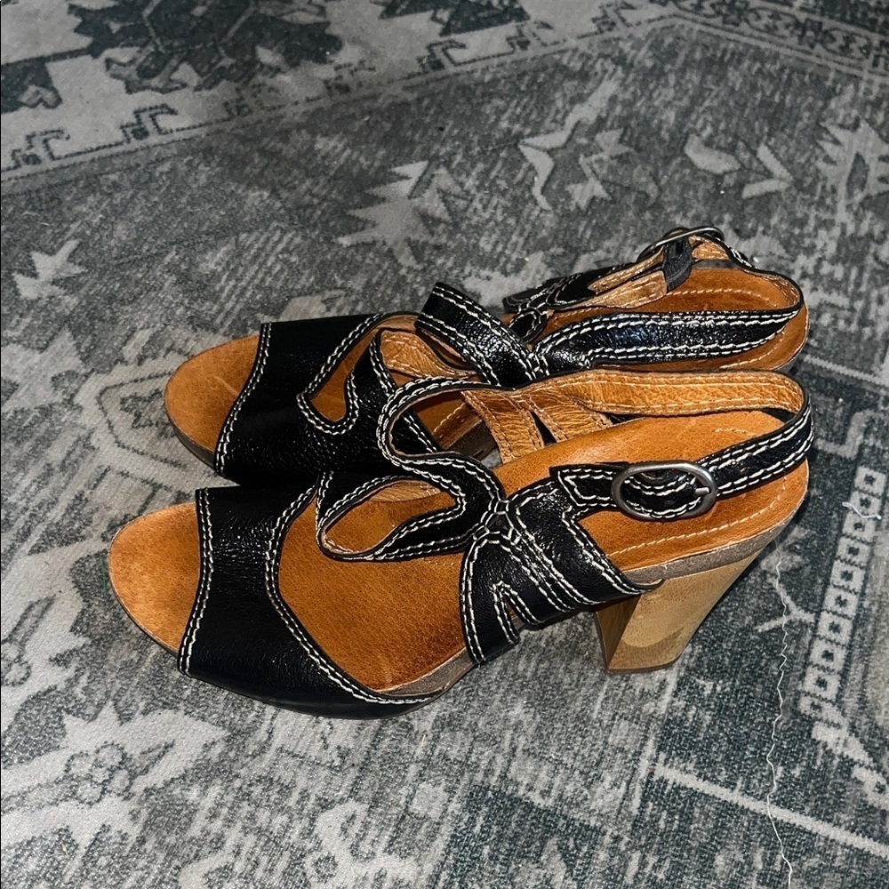 Naya women’s Black and Tan chunky bamboo Heels sandals size 7